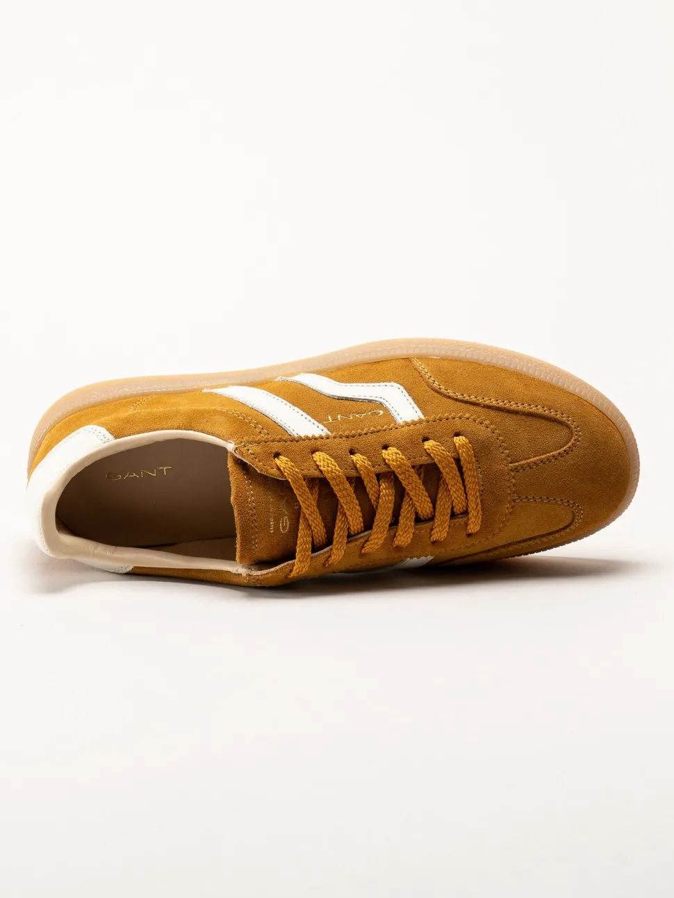 Gant Footwear - Cuzima Sneaker - Mörkgula retro sneakers i mocka med skinndetaljer