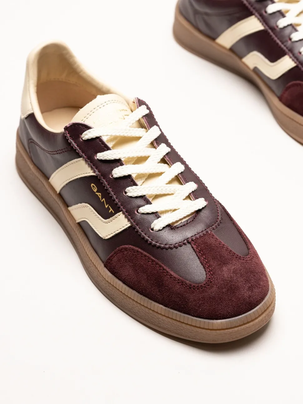 Gant Footwear - Cuzima Sneaker - Vinröda retro sneakers i skinn och mocka