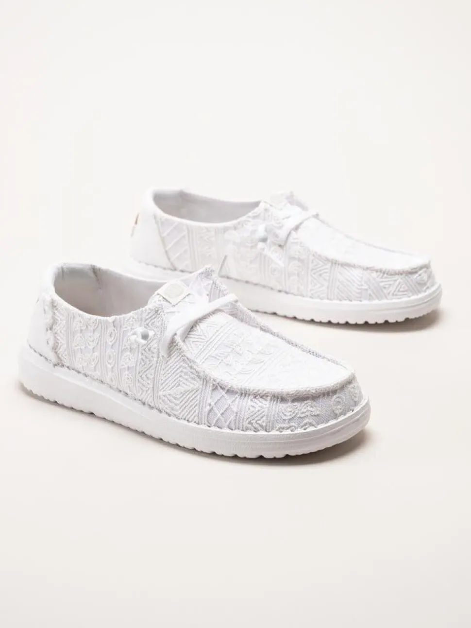 Hey Dude - Wendy Crochet Lace - Vita tygskor med virkade spetsdetaljer