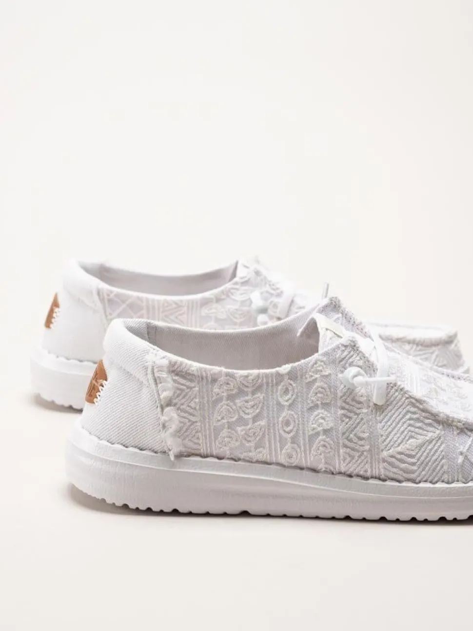 Hey Dude - Wendy Crochet Lace - Vita tygskor med virkade spetsdetaljer