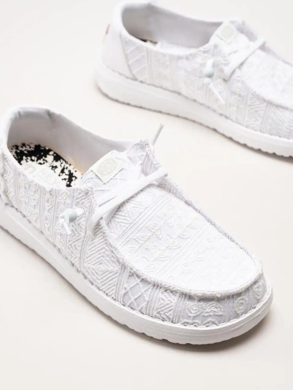 Hey Dude - Wendy Crochet Lace - Vita tygskor med virkade spetsdetaljer