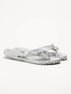Ilse Jacobsen - Cheerful18F - Silverfärgade flip flops