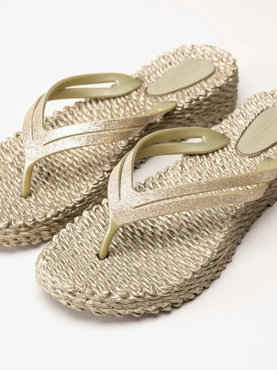 Ilse Jacobsen - Cheerful 13 - Guldfärgade flip flop med glitterremmar