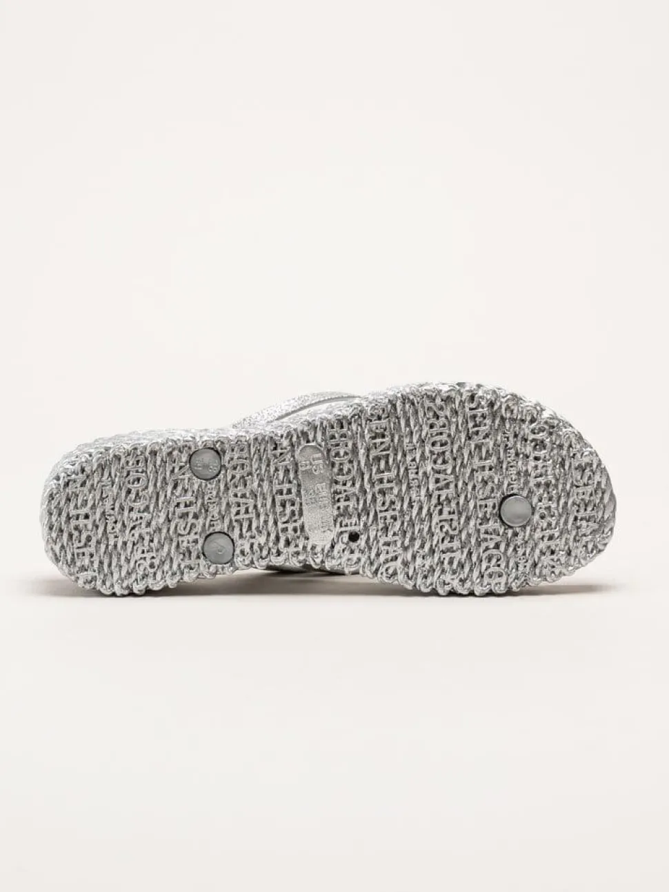 Ilse Jacobsen - Cheerful 13 - Silverfärgade flip flop med glitterremmar