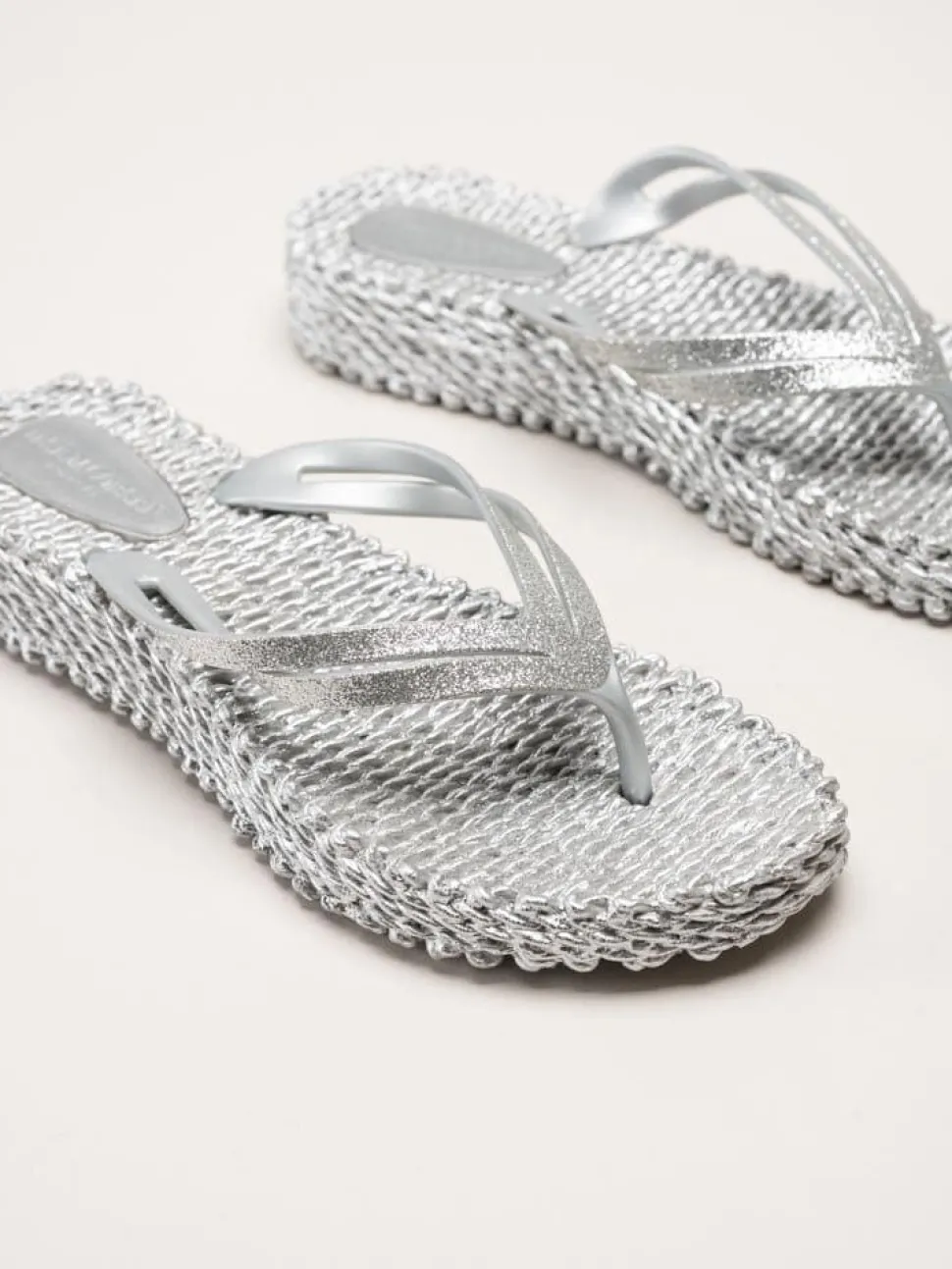 Ilse Jacobsen - Cheerful 13 - Silverfärgade flip flop med glitterremmar