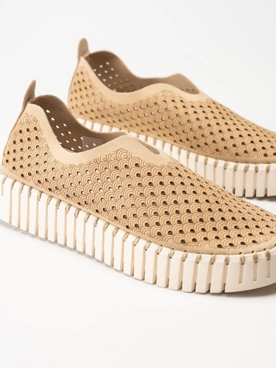 Ilse Jacobsen - Tulip3373 - Beige slip on skor med perforering