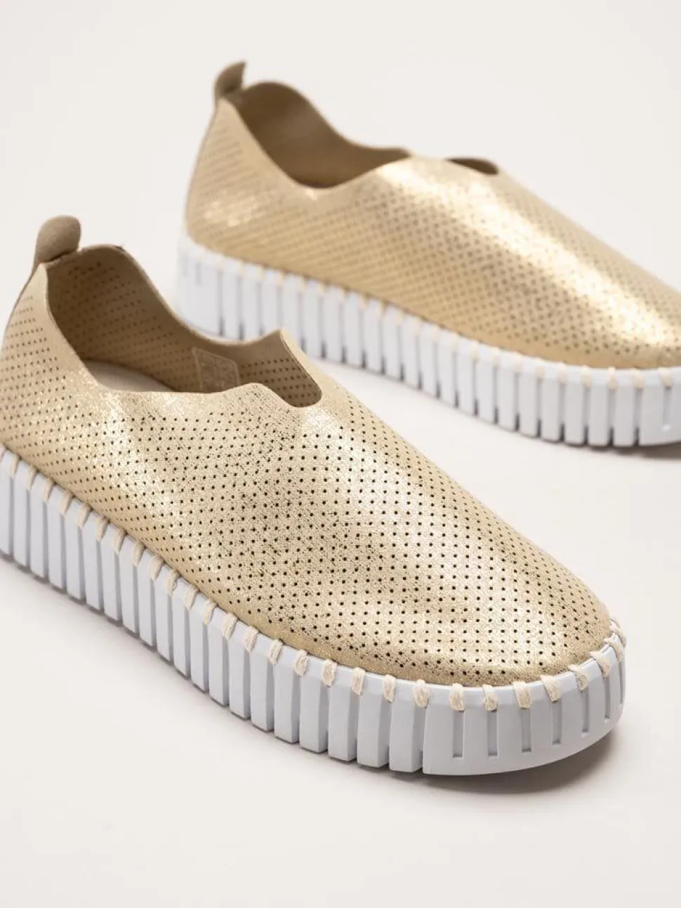 Ilse Jacobsen - Tulip3577 - Guldiga slip on skor
