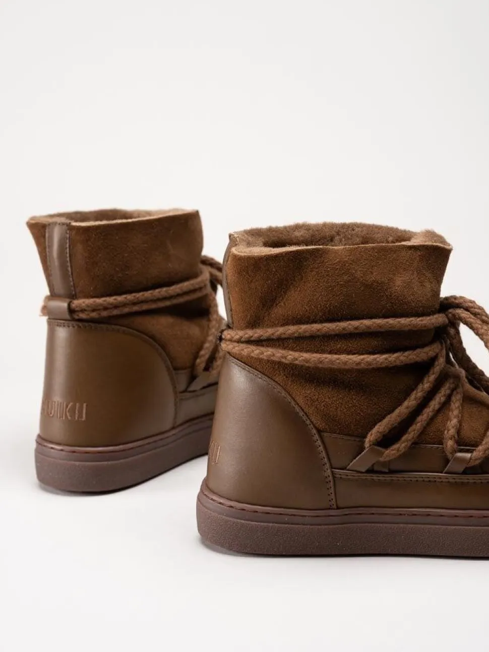 Inuikii - Classic - Bruna fårskinnsfodrade boots i mocka