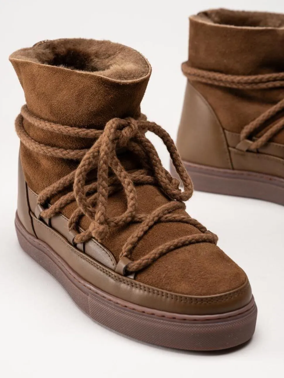 Inuikii - Classic - Bruna fårskinnsfodrade boots i mocka