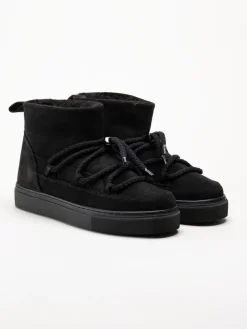 Inuikii - Classic Low - Svarta låga mocka boots