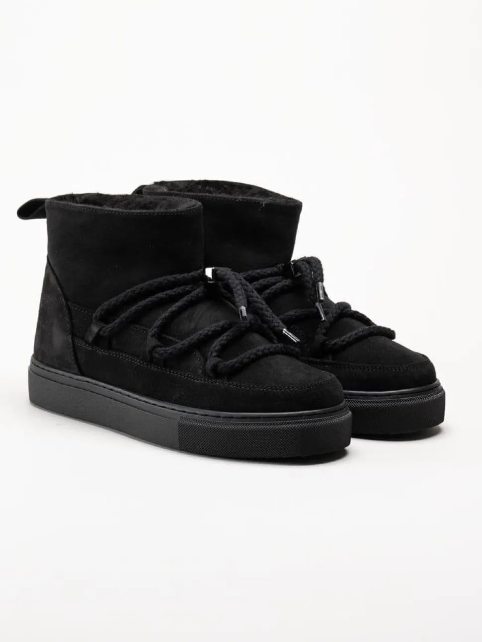Inuikii - Classic Low - Svarta låga mocka boots