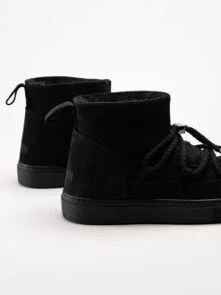 Inuikii - Classic Low - Svarta låga mocka boots