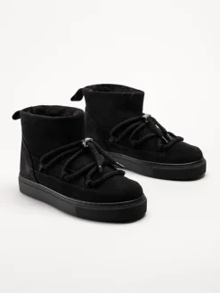 Inuikii - Classic Low - Svarta låga mocka boots