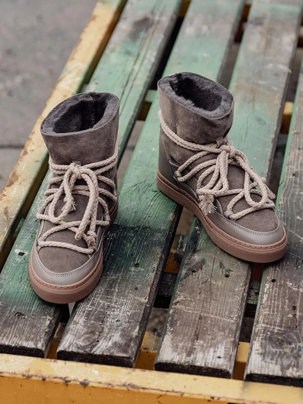 Inuikii - Classic - Taupe vinterboots med fårskinnsfoder