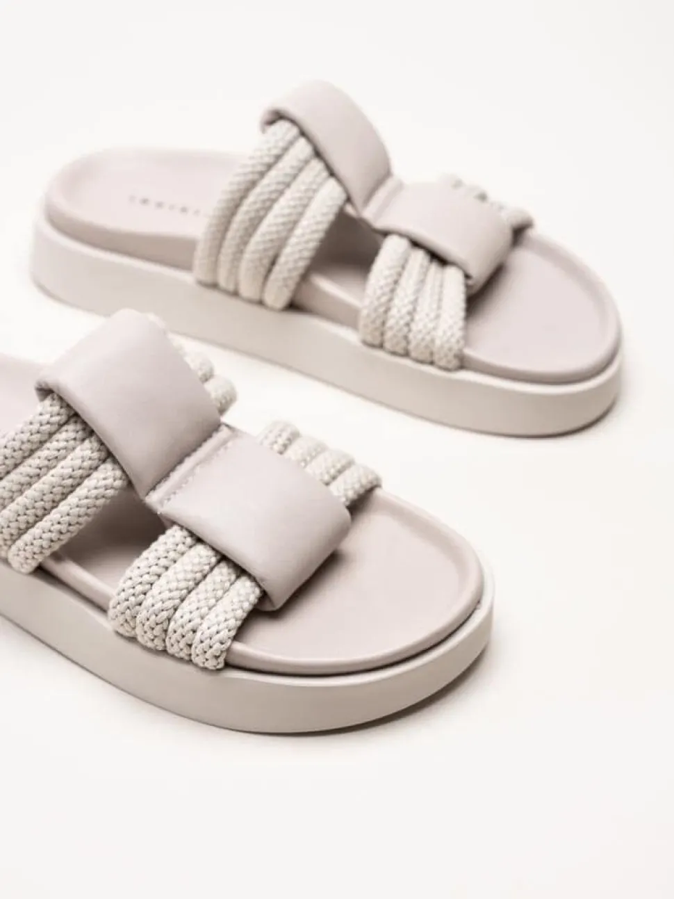 Inuikii - Cord Athena - Grå slip in sandaler i skinn