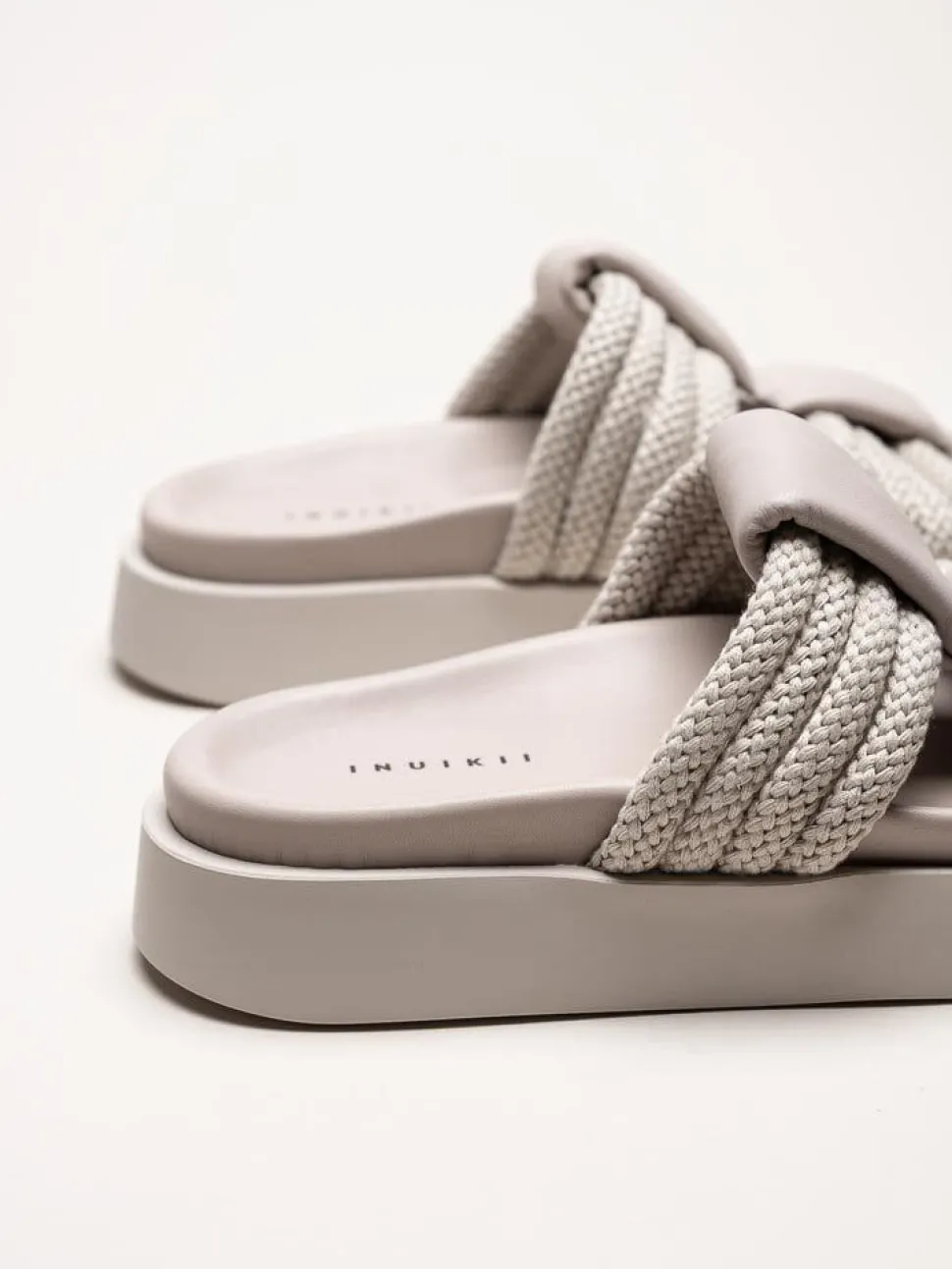 Inuikii - Cord Athena - Grå slip in sandaler i skinn