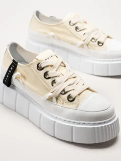 Inuikii - Matilda Canvas low - Ljusgula platåsneakers i textil