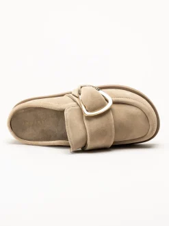 Inuikii - Mule Soft - Beige mule med guldigt spänne