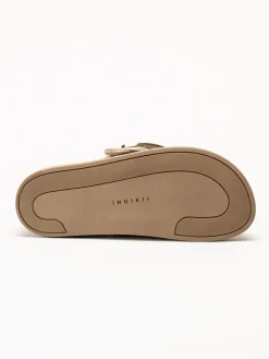 Inuikii - Mule Soft - Beige mule med guldigt spänne