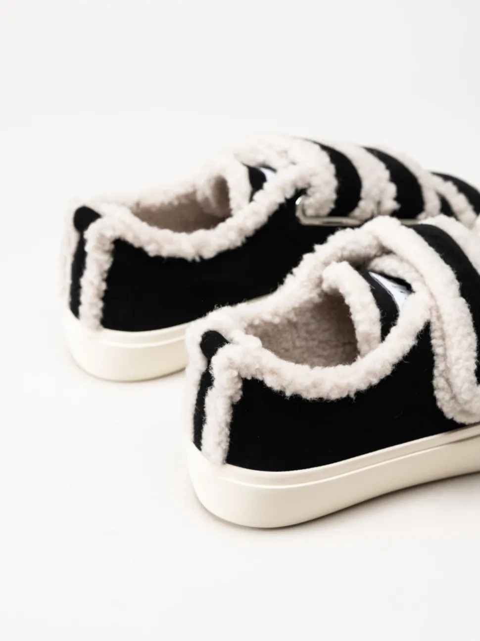 Inuikii - Shearling - Svarta ullfodrade sneakers