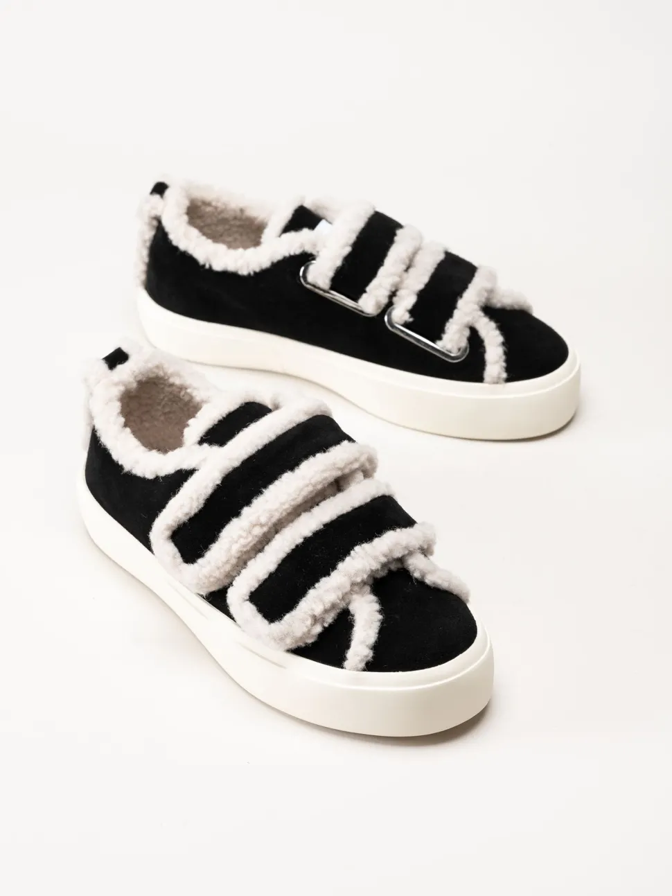 Inuikii - Shearling - Svarta ullfodrade sneakers