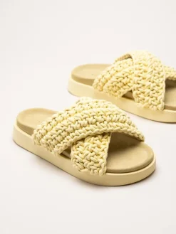 Inuikii - Woven - Gula grovt virkade sandaler