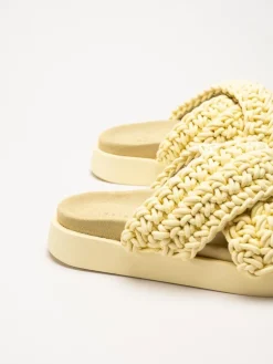 Inuikii - Woven - Gula grovt virkade sandaler