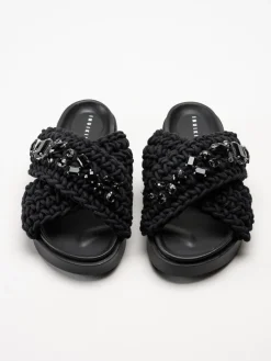 Inuikii - Woven Stones - Svarta slip in sandaler i virkad textil