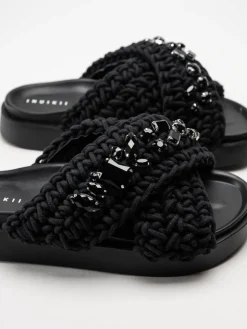 Inuikii - Woven Stones - Svarta slip in sandaler i virkad textil