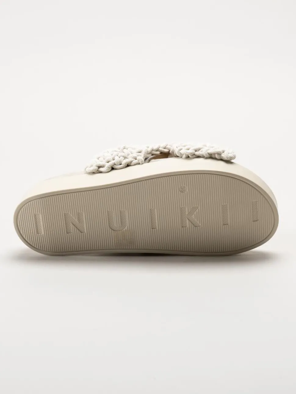 Inuikii - Woven - Vita slip in sandaler i virkad textil