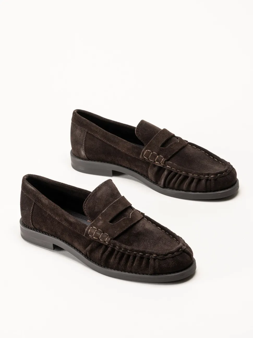 Johnny Bulls - Soho - Mörkbruna loafers i mocka