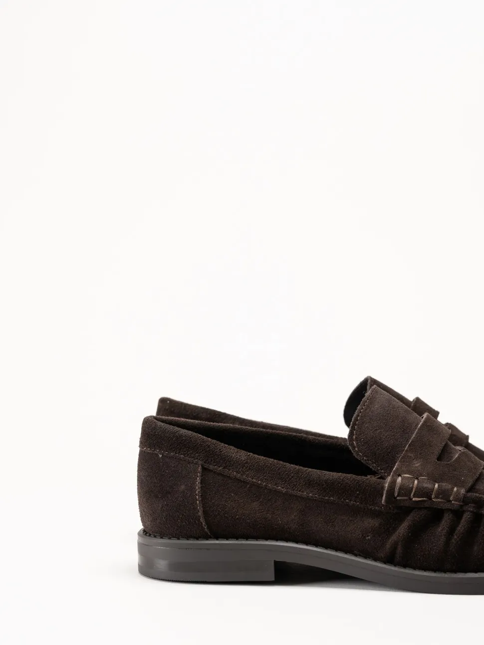 Johnny Bulls - Soho - Mörkbruna loafers i mocka