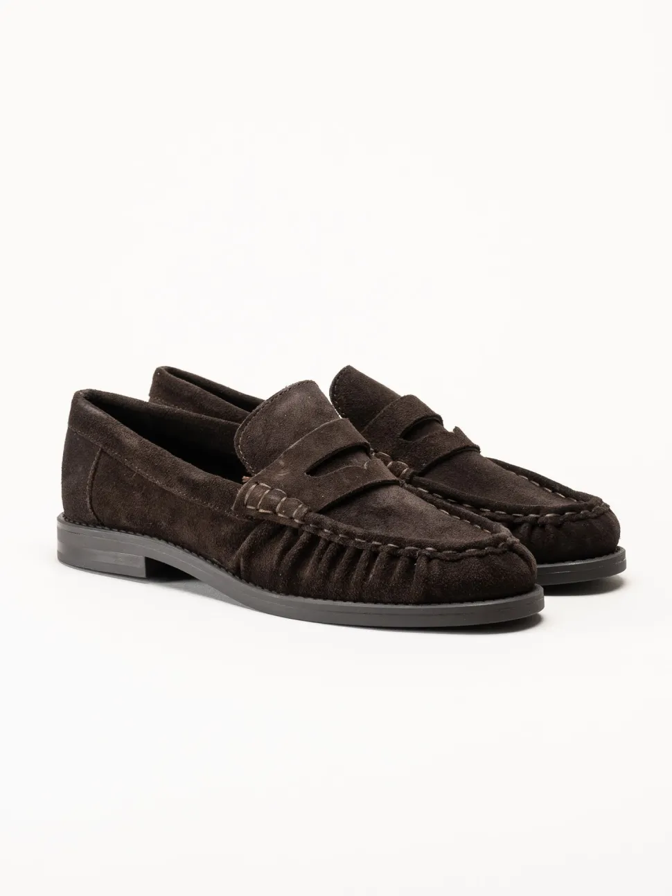 Johnny Bulls - Soho - Mörkbruna loafers i mocka