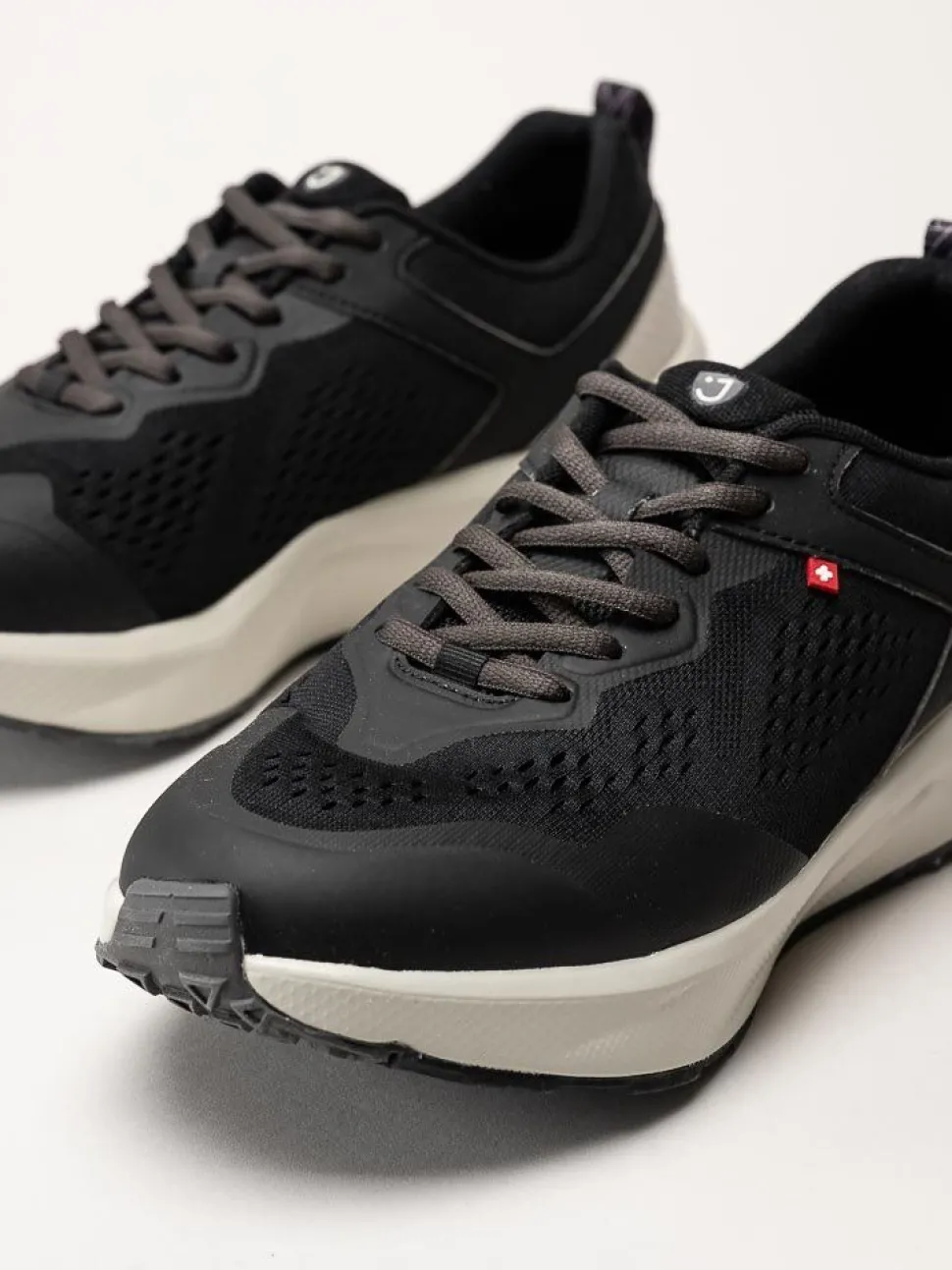 Joya - Veloce M - Svarta walkingskor i textil och syntet