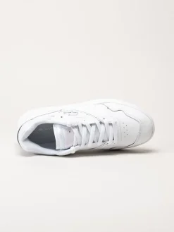 Lacoste - Vita sneakers i skinn