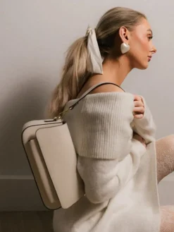 Latalia - Varese - Ljusbeige crossbody väska i skinn