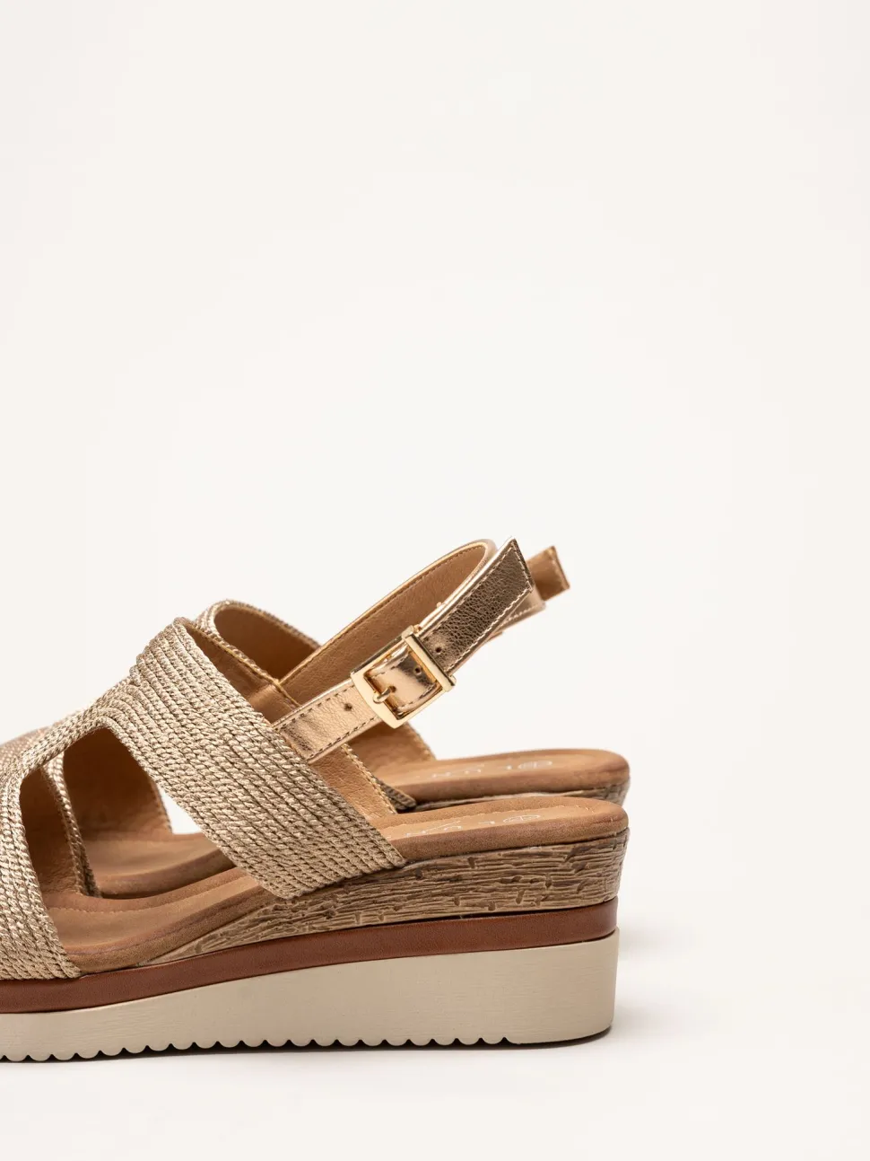 Lunar - 246Allegra - Guldfärgade sandaletter