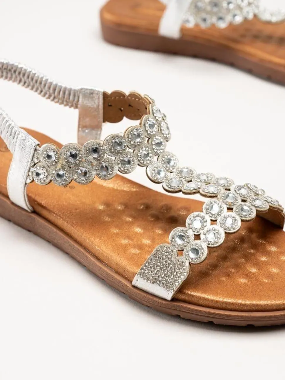 Lunar - Silvriga sandaler med strass-stenar