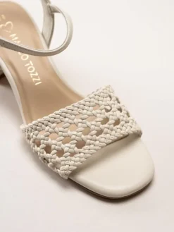 Marco Tozzi - Beige sandaletter med klack