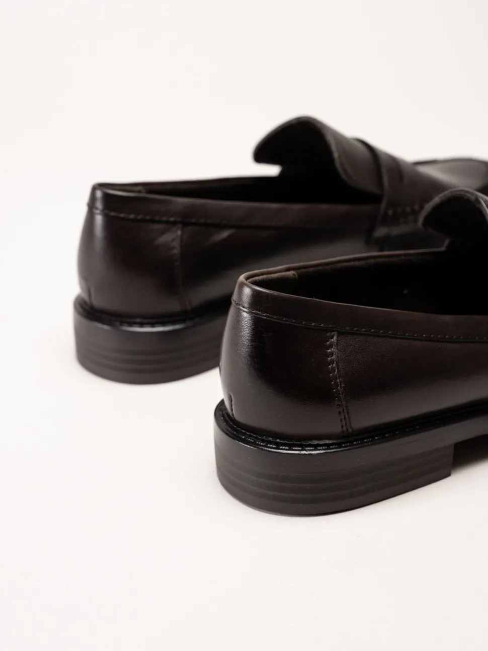 Marco Tozzi - Mörkbruna loafers i skinn