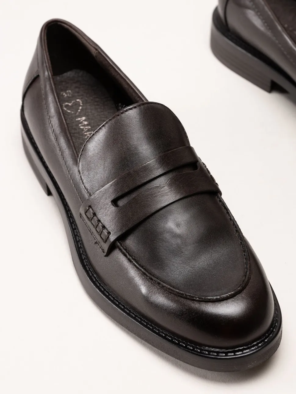 Marco Tozzi - Mörkbruna loafers i skinn