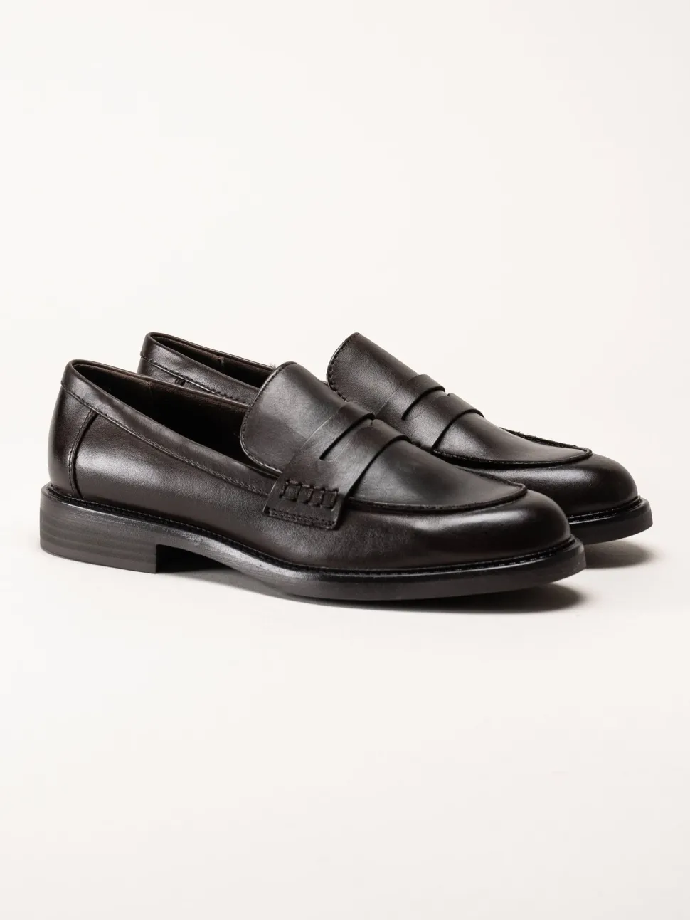 Marco Tozzi - Mörkbruna loafers i skinn