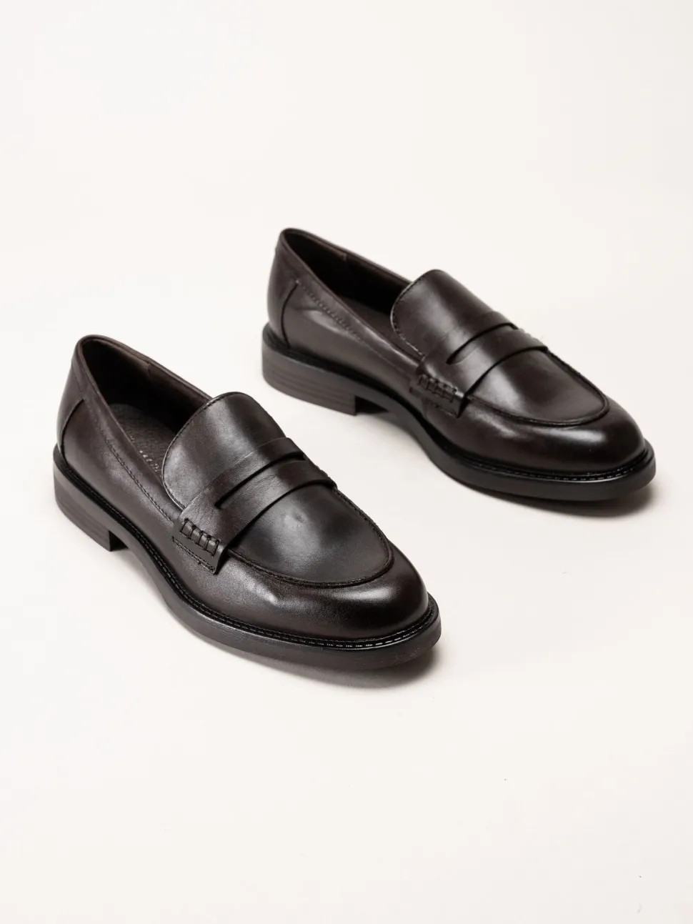 Marco Tozzi - Mörkbruna loafers i skinn
