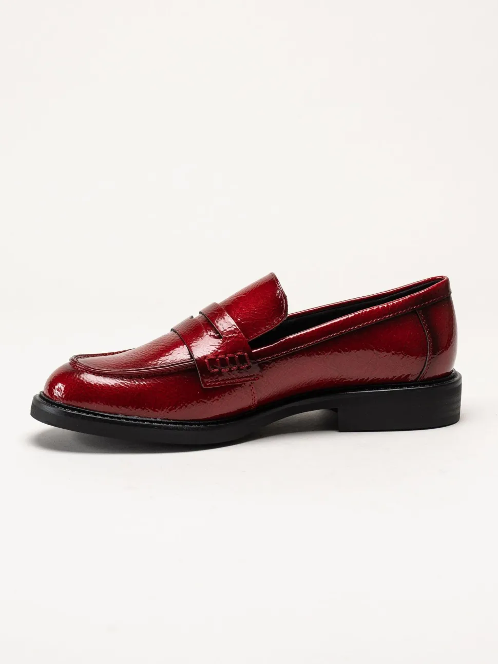 Marco Tozzi - Mörkröda loafers i syntetlack