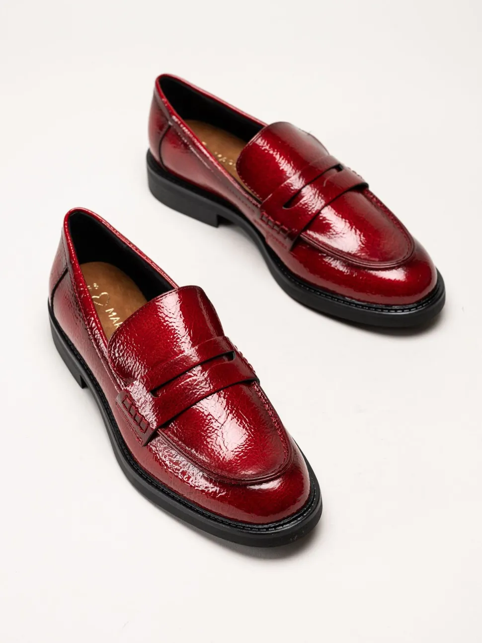 Marco Tozzi - Mörkröda loafers i syntetlack
