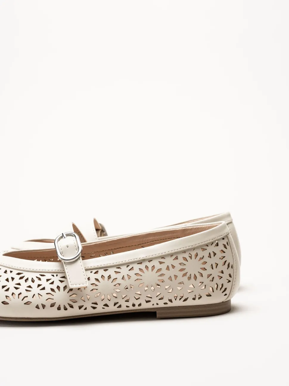 Marco Tozzi - Offwhite ballerinaskor med sleif