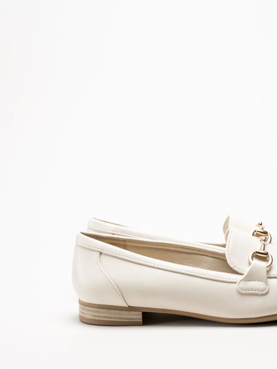 Marco Tozzi - Offwhite loafers i skinnimitation