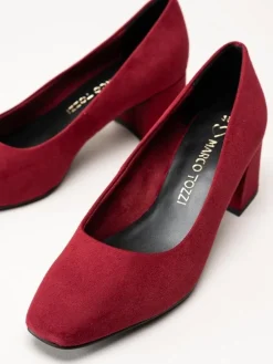 Marco Tozzi - Röda pumps i mockaimitation