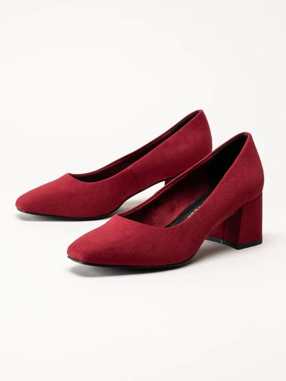 Marco Tozzi - Röda pumps i mockaimitation
