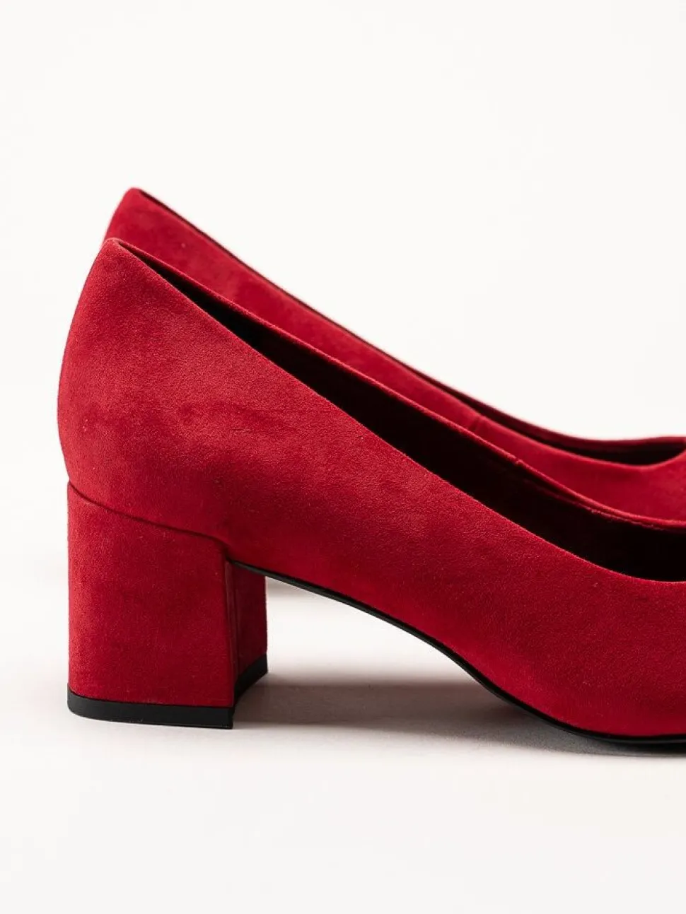 Marco Tozzi - Röda pumps i mockaimitation